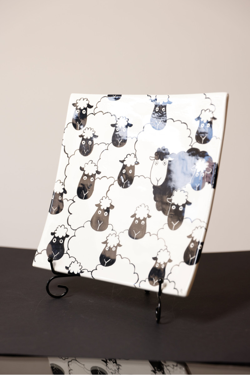 Piatto Decorativo La Pecora Nera Ceramica | Laboratorio71